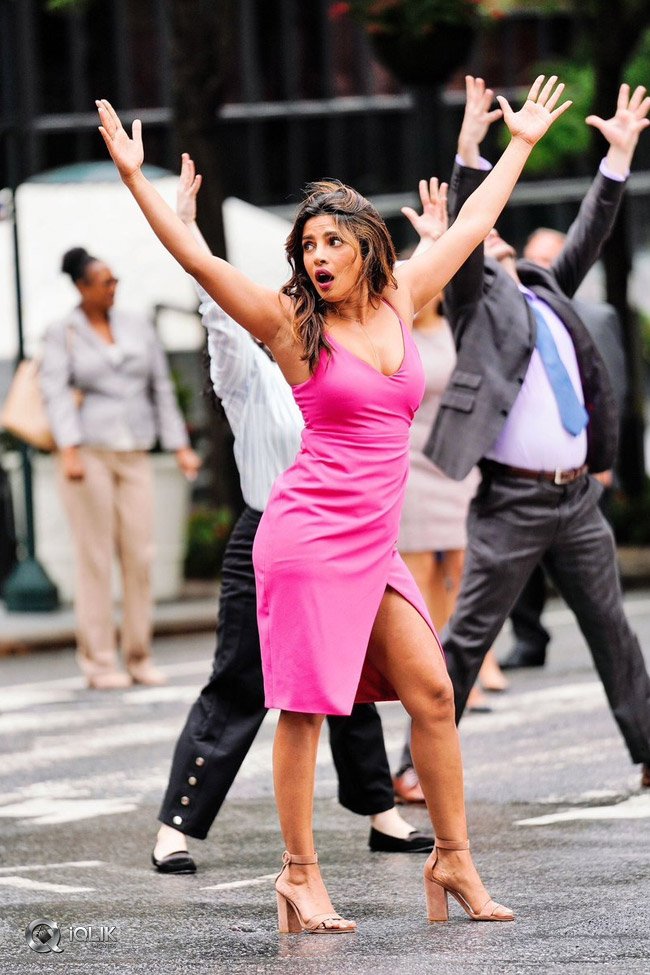 Priyanka-Chopra-Hot-And-Sexy-Photos